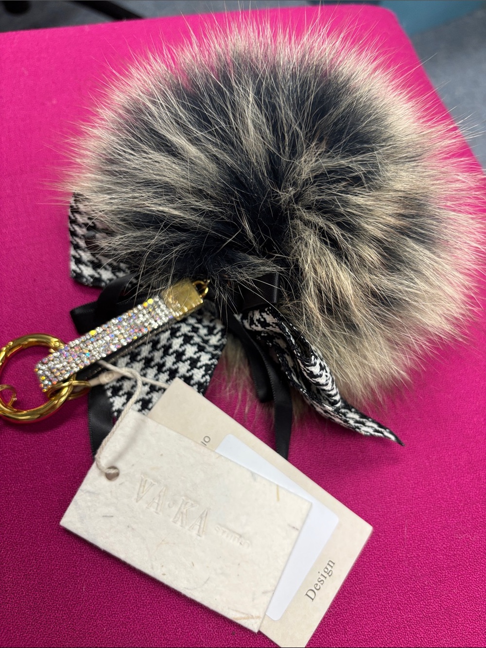 VAKA Fur Pom Keychain with Houndstooth Ribbon - Black/Tan